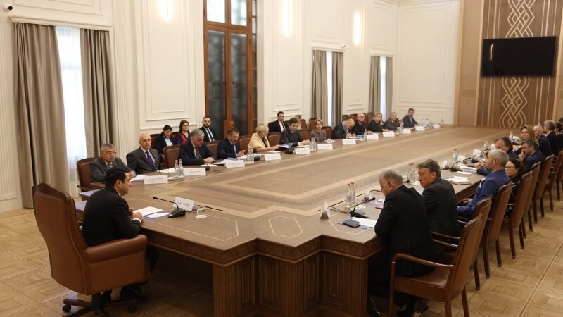 Alen Simonyan Draws the Attention of EU Diplomats to the Issue of Captives